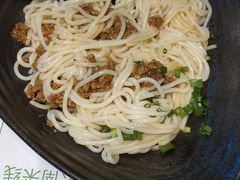 -蒙自源米线大王(东站店)