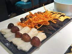 野生菌拼盘-小街猪手(团结湖店)