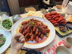 -肥肥虾庄·金牌油焖大虾(汉街SKP店)