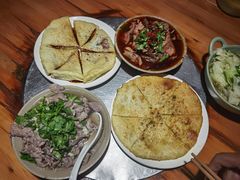 -大众跷脚牛肉馆·非遗传承单位(峨眉山店)