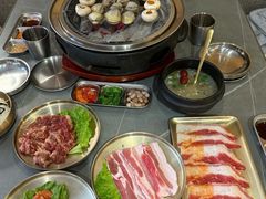 -围炉肉舍•炭烤活鳗•丹东海鲜烤肉(步行街店)