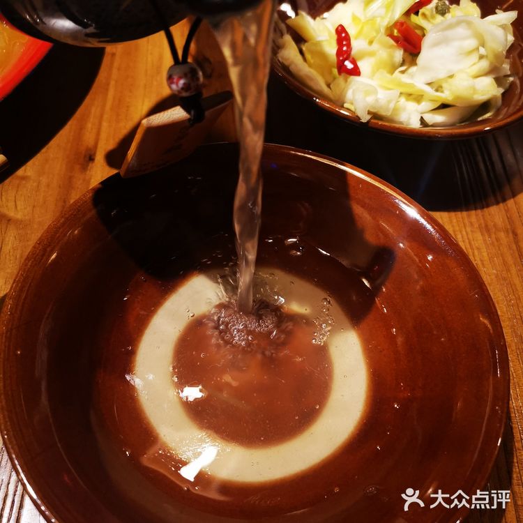 这是我见过最满意的一个小酒馆了外面门头不大