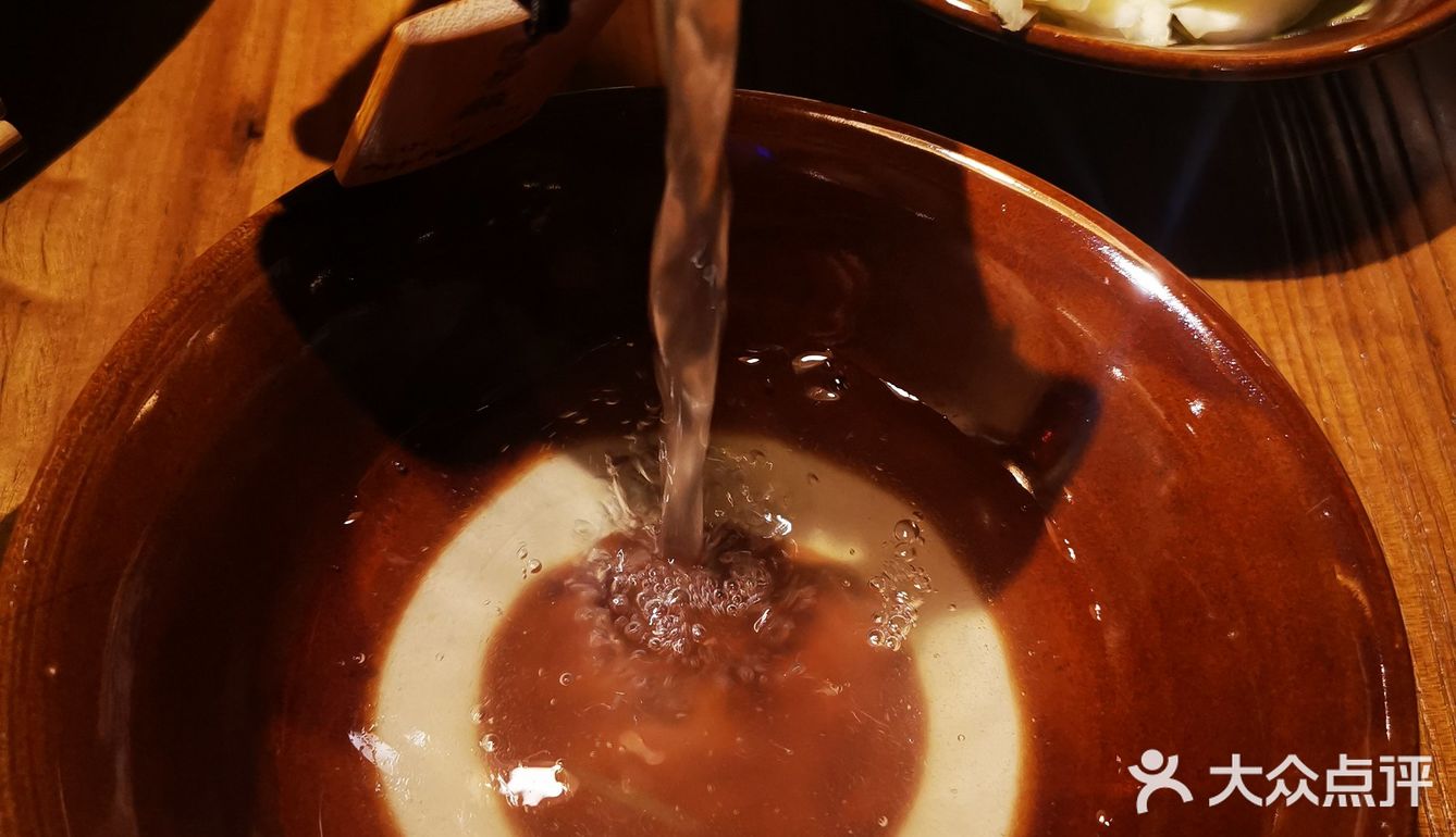 这是我见过最满意的一个小酒馆了外面门头不大