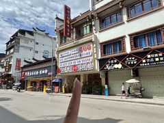 -刘姐啤酒鱼民族演艺餐厅(西街总店)