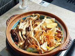 -饱嗝·小炒云南菜·见手青乌鸡汤锅(来凤街国创园店)