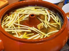 野生牛肝菌汽锅鸡-雀舞云南菜(乐客城店)