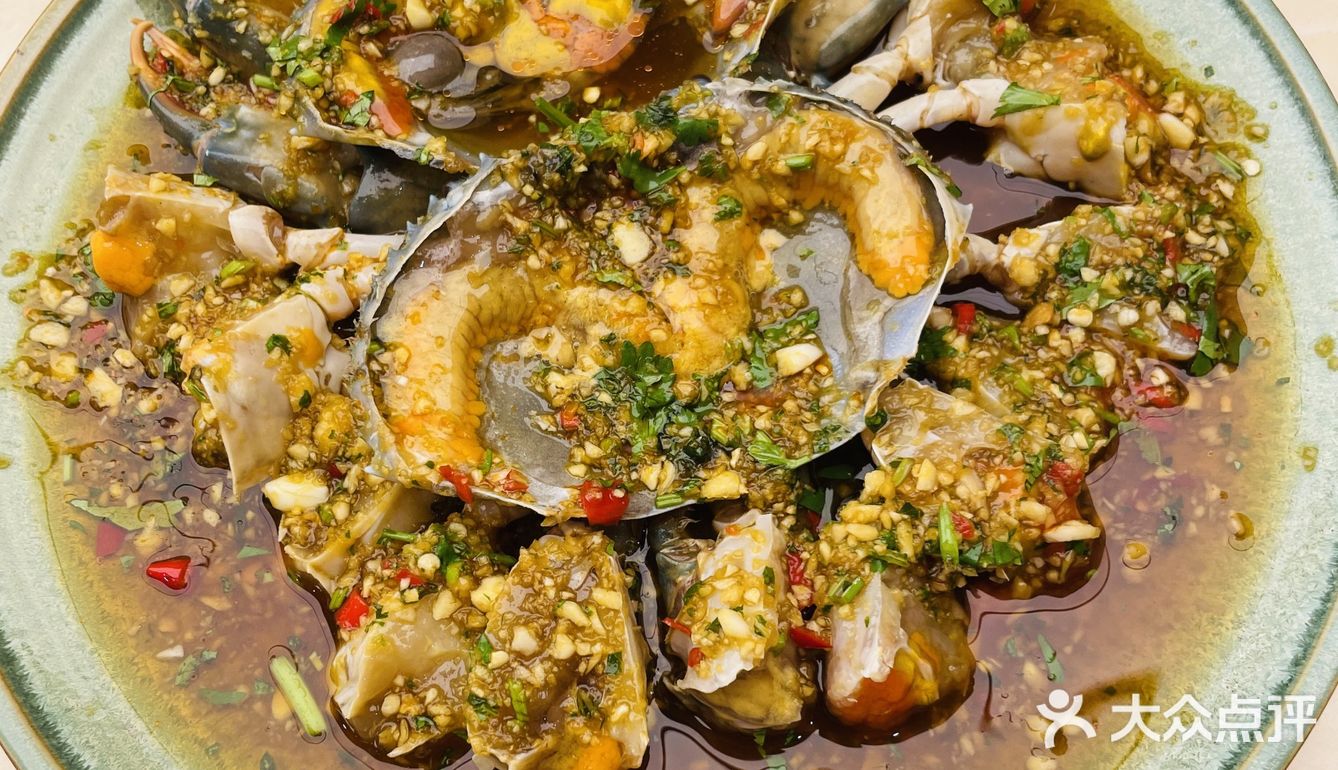 一家做正宗潮汕生腌的店,平时不怎么吃生腌这个品类