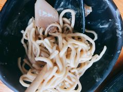 -松树干拌面店