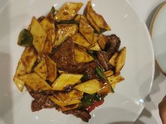 黑椒牛柳炒茭白-到家尝北京菜(西坝河店)