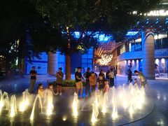 -瑞虹新天地月亮湾