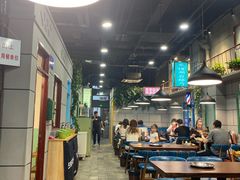 大堂-超越炭火牛蛙火锅鸡(河东店)