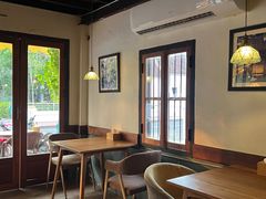 -Le Banneton Café French Bakery