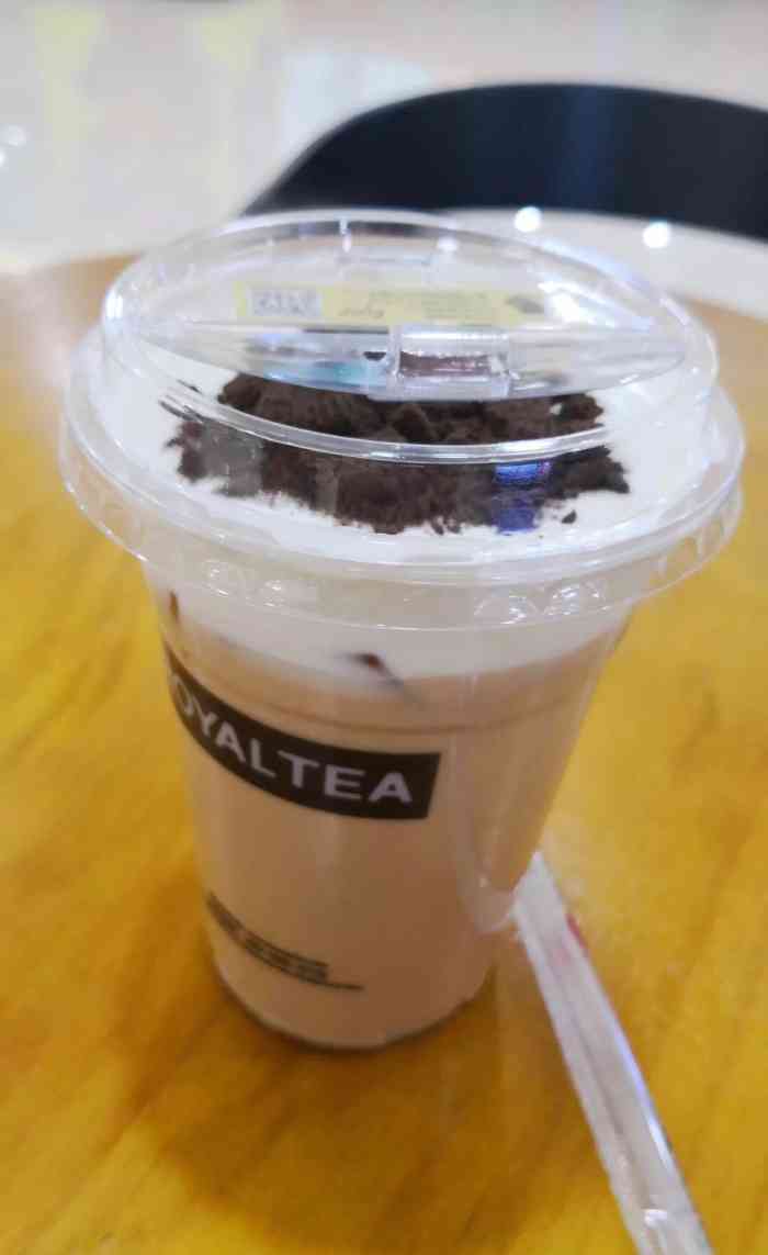 皇茶的位置合生广场2层,点了一杯奥利奥皇芝士奶茶和芝士草莓,一颗颗