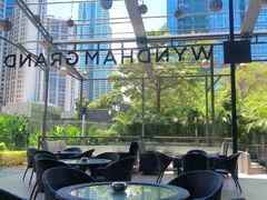 -深圳温德姆至尊酒店·大堂吧·户外花园
