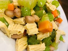 西芹腐竹-半亩园(奥特莱斯店)