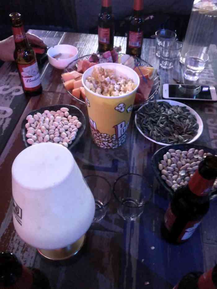 光阴的故事老歌酒吧-"地址在民园体育场,挺好找的,店内环境差点.
