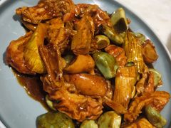 腊八蒜烧肥肠-小吊梨汤·北京菜·烤鸭(鸟巢店)