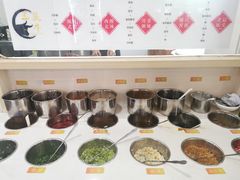 自助调料区-三头牛·潮汕牛肉生蚝火锅 (夏湾店)