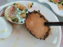 蒜蓉蒸鲍鱼-范饭椰林川湘味海鲜·椰子鸡(三亚湾椰梦长廊店)