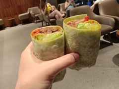 慢炖牛肉鲜蔬握不住大卷-星巴克臻选(南京艾尚天地店)