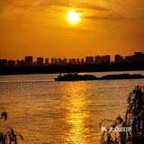 哎你看~他们在拍那个，孕照哎(by骑行小伙)
