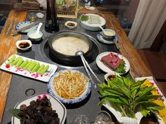 -大匠工房古船木艺术餐厅·猪肚鸡专门店(长白仙岛店)