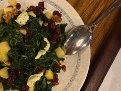 羽衣甘蓝蔓越莓洋葱芝士沙拉-SMOKI & CO(五大道店)