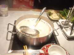 -尚尚仙·酸汤猪手·猪肚鸡火锅(华联万柳购物中心店)