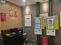 -麦当劳(上海虹桥站30B检票口楼上)