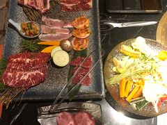 -山川小町·极番烧肉(新地假日广场店)