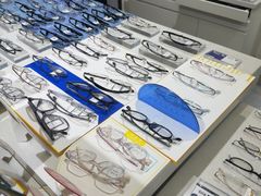 -视野联行眼镜•蔡司•依视路(温江店)