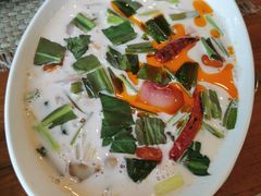 -Chom Cafe and Restaurant