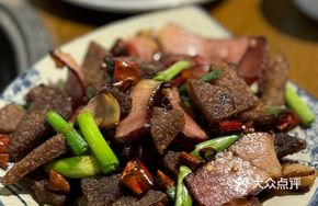 Fern and Preserved Pork Stir-fry