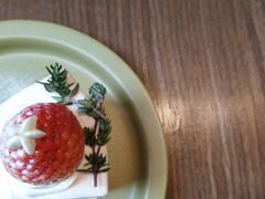 草莓糯米蛋糕-野路甜点铺(松柏路店)
