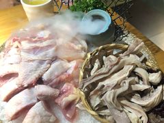 -洪氏嗨捞·广东猪肚鸡·椰子鸡火锅(西咸万象城店)
