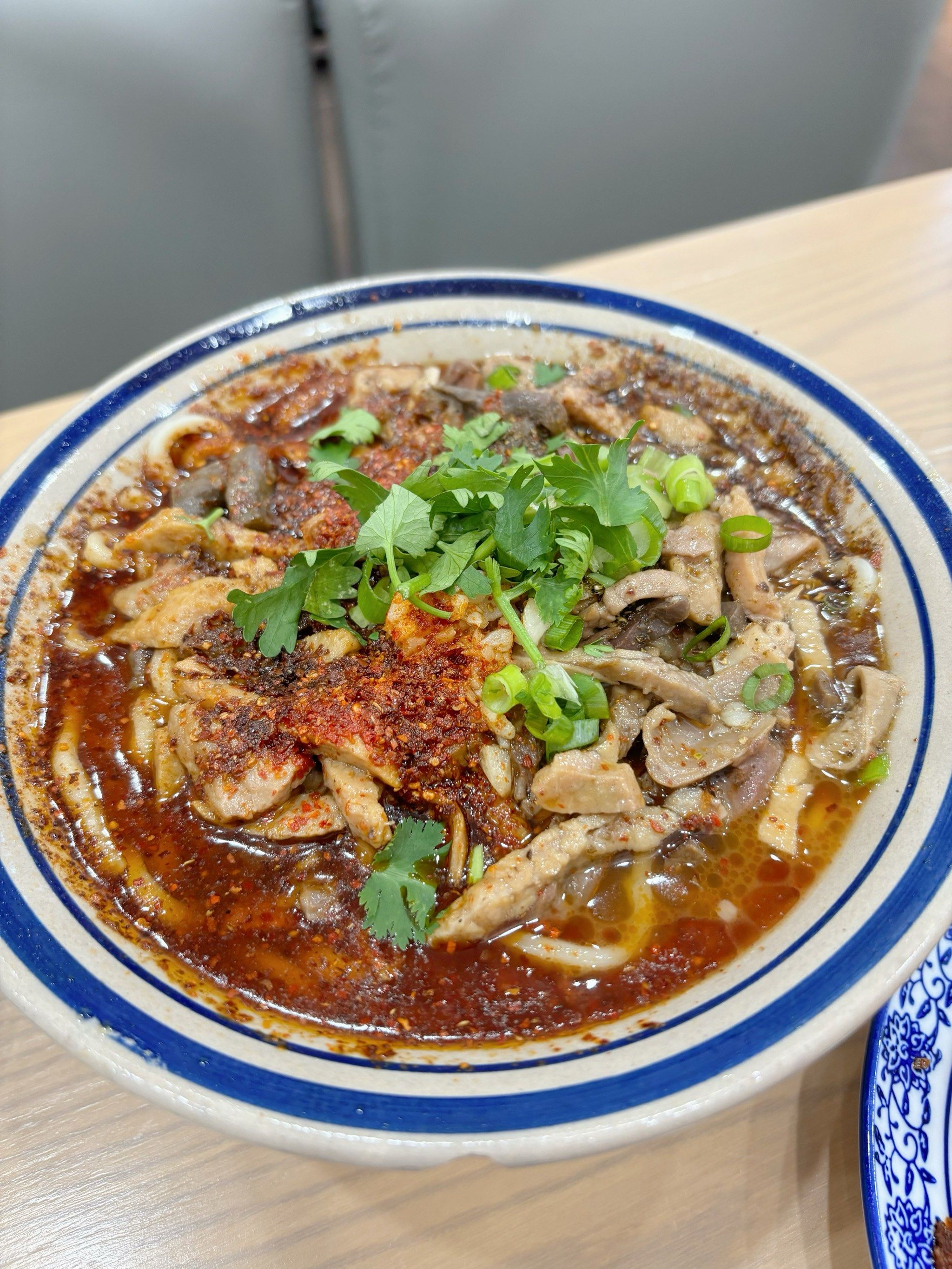 0元玩转这座城
连锁的四宝牛杂面
机场附近下了飞机可以来一碗