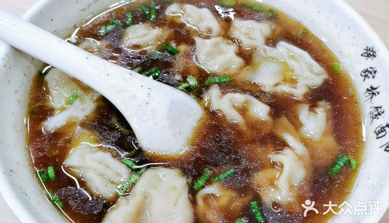 我们去的时候座无虚席，年龄层差异很大