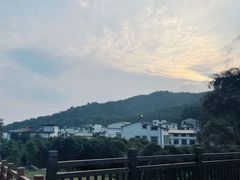 -梅岭月亮湾山体公园