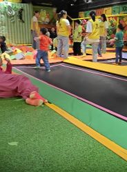 -蹦蹦跳跳(新奥购物中心店)