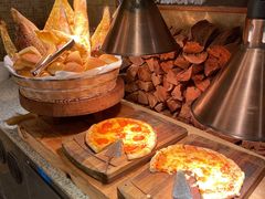 -松山湖凯悦酒店·Café自助餐厅·周末火舞秀表演