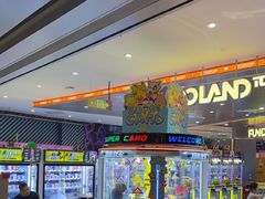-反斗乐园π·电玩·高空拓展·蹦床(龙华天虹店)