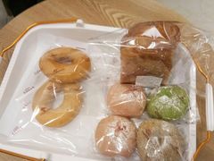 甜甜圈-顶东面包花园·生日蛋糕(世博店)