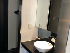 -桔子酒店(上海西藏北路地铁站店)