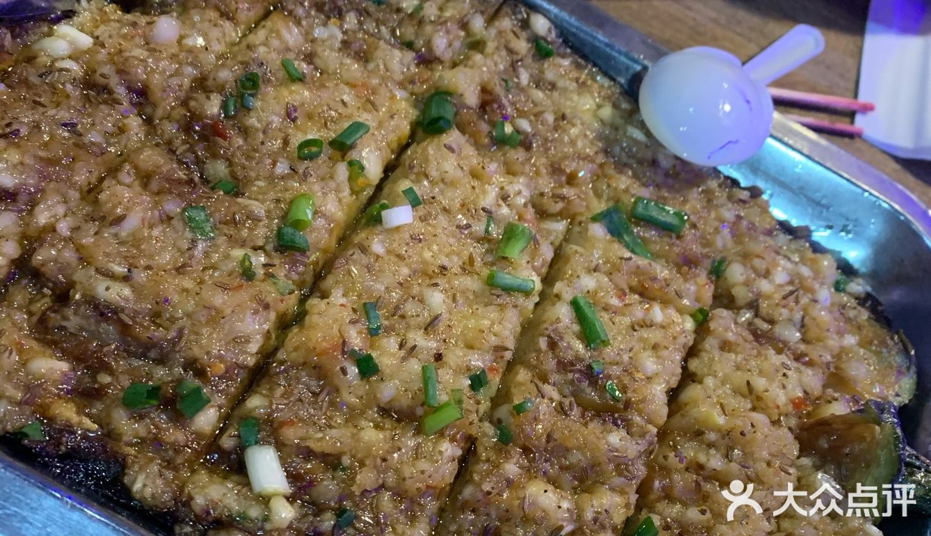 家旁边的烧烤店好多 但是冬天的烧烤店好像没有夏天那么