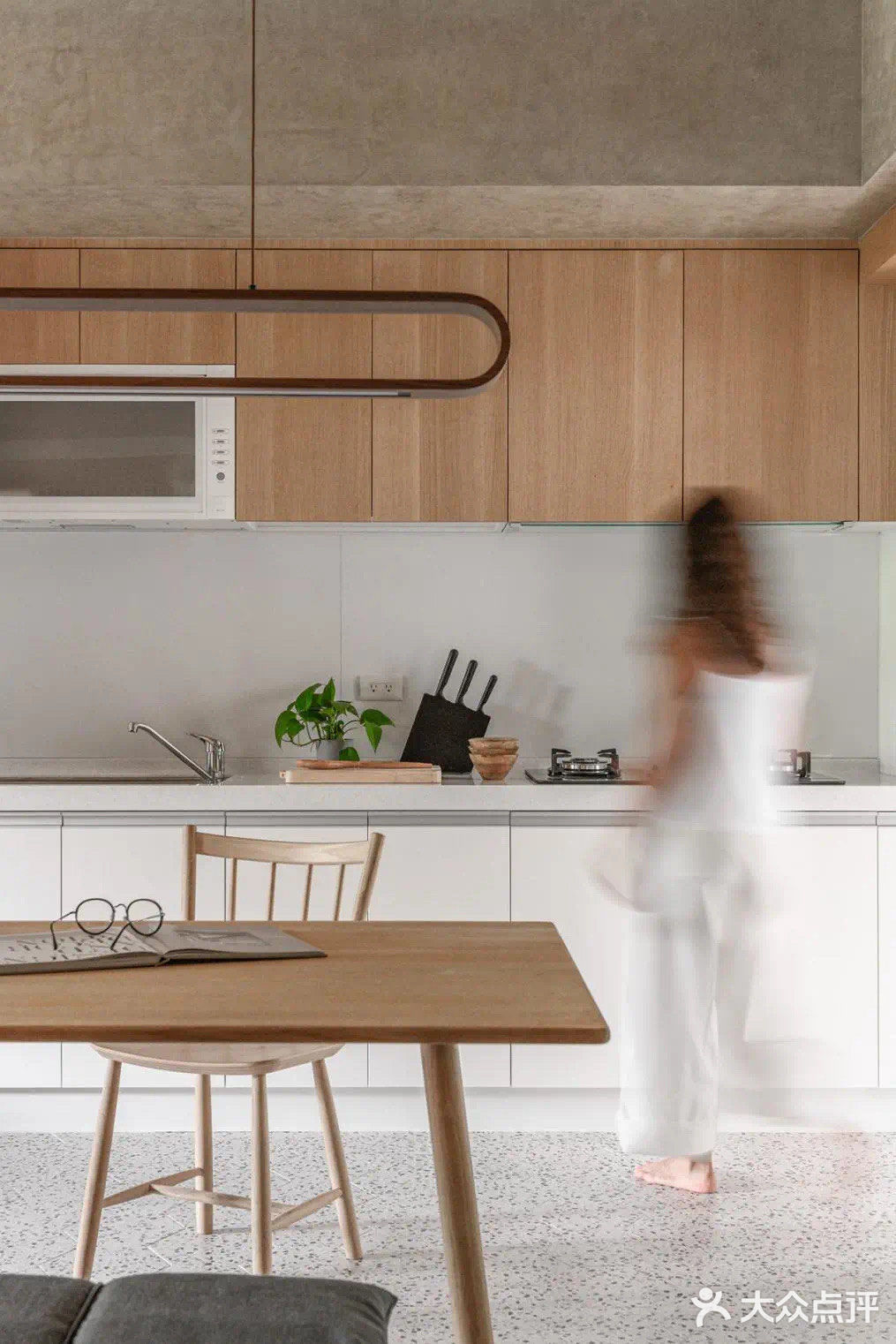 今日分享[礼花]简约风格装修，却比大多数人住的都舒坦。