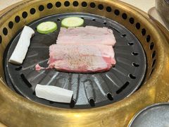 -蚂蚁洞·烤肉大营地(上海静安大悦城店)