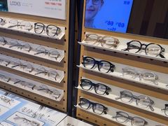 -LOOK眼镜·蔡司依视路配镜(宝山万达店)