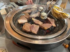 -围炉肉舍•炭烤活鳗•丹东海鲜烤肉(步行街店)