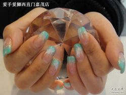 爱手爱脚彩绘水晶甲-摩睫+皮肤管理·科学美容中心