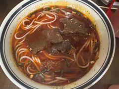 招牌红油牛肉粉-向东街老玖面馆总店